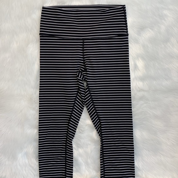 Lululemon High Waist Cropped Leggings - Picture 5 of 6